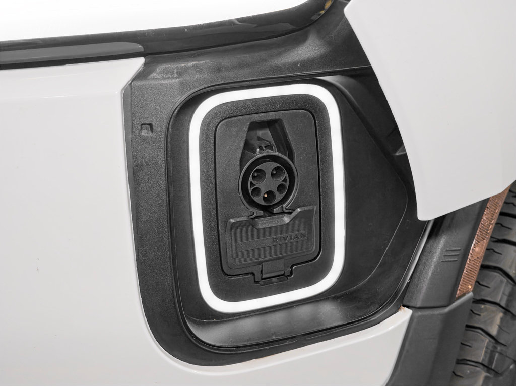 Used 2024 Rivian R1T Adventure Dual AWD/4WD image 5