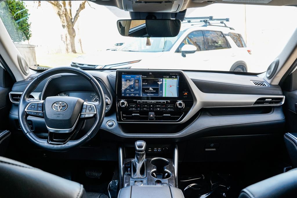 Used 2022 Toyota Highlander Platinum image 11