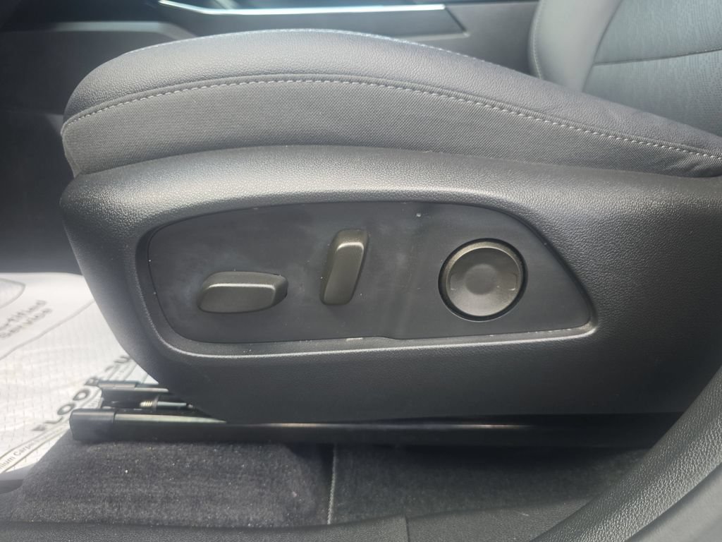 Used 2025 Chevrolet Equinox LT w/ Convenience Package II AWD/4WD image 16