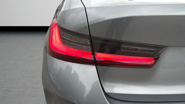 Used 2023 BMW 330i Sedan w/ Premium Package RWD image 31