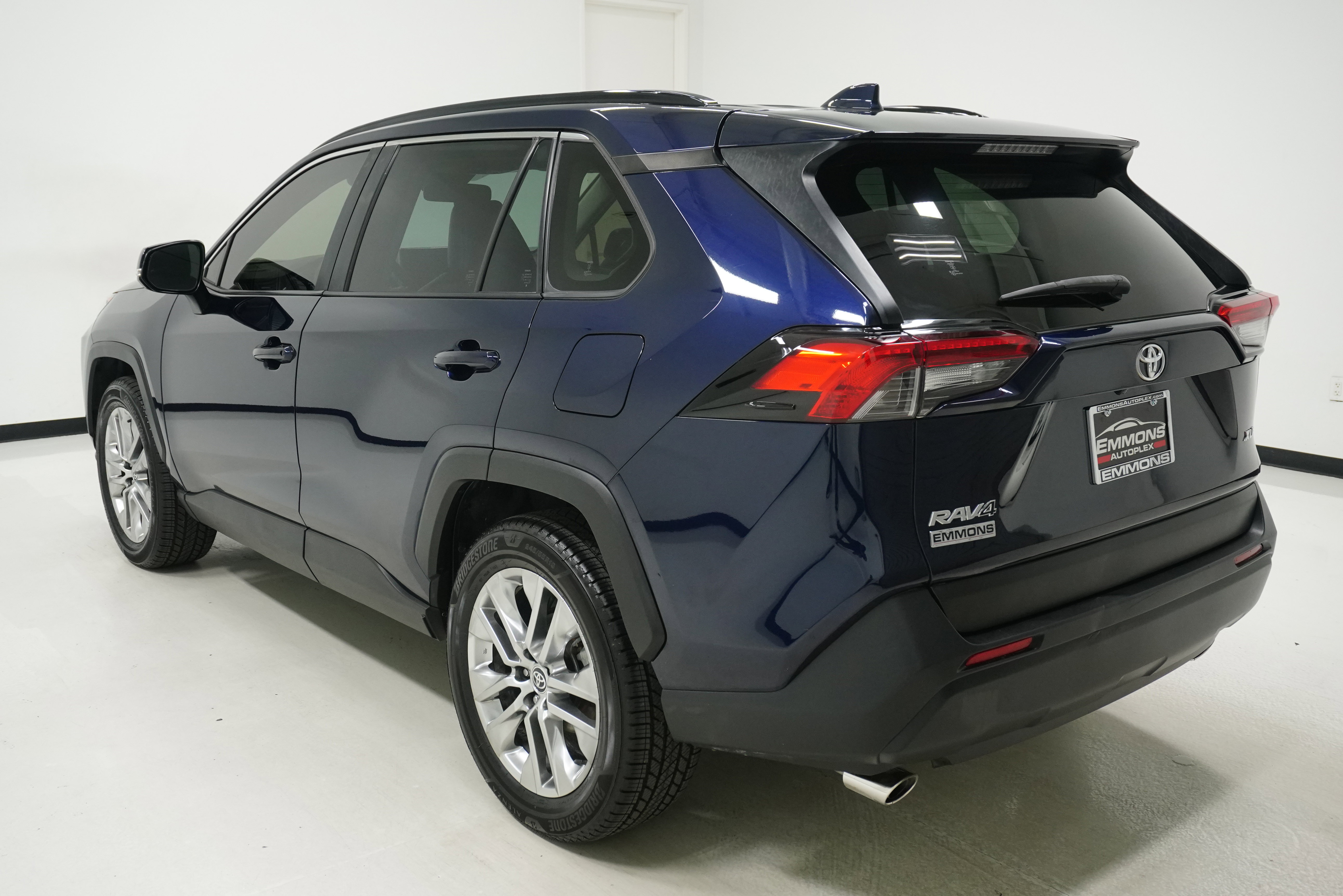 Used 2020 Toyota RAV4 XLE Premium image 6