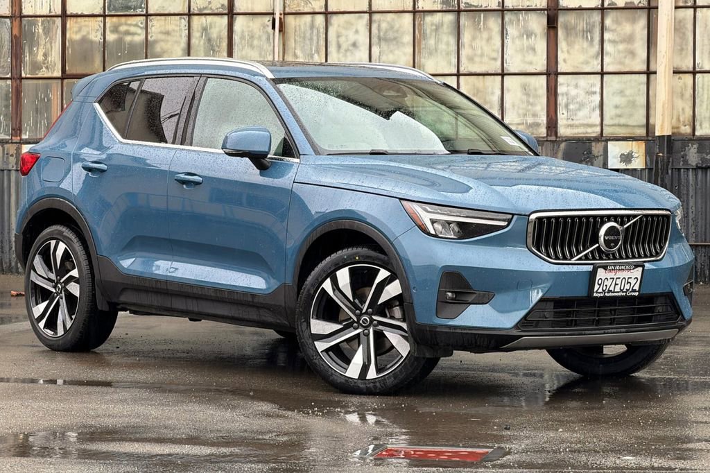 Certified 2023 Volvo XC40 B5 Plus w/ Protection Package Premier image 1