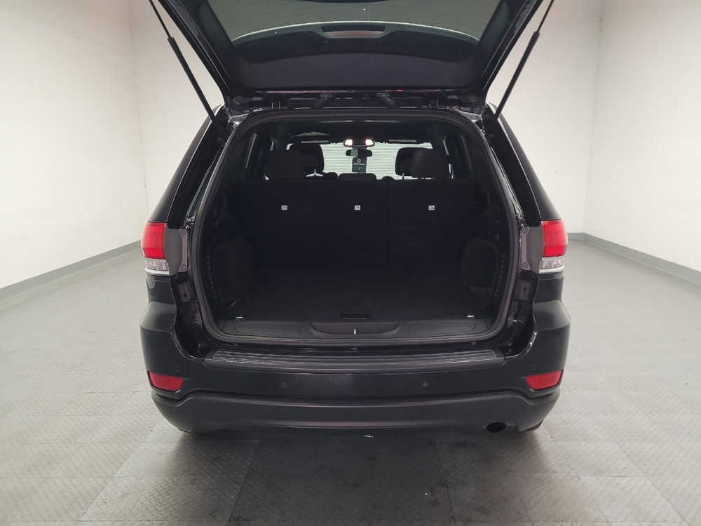 Used 2019 Jeep Grand Cherokee Laredo RWD image 29