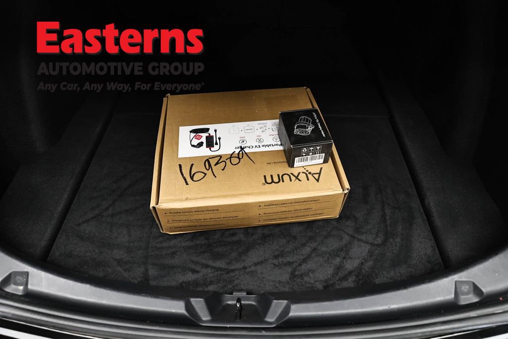 Used 2023 Tesla Model 3 Standard Range image 9