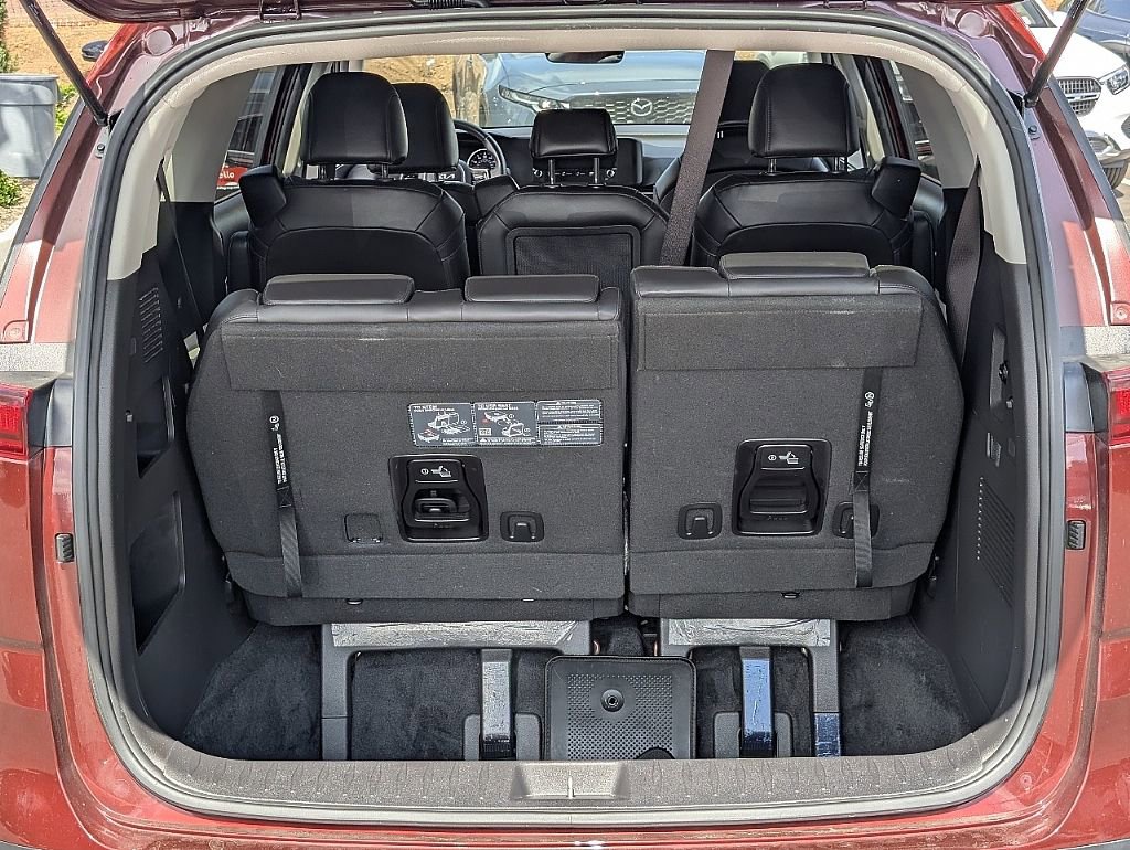 Used 2024 Kia Carnival LX FWD image 13