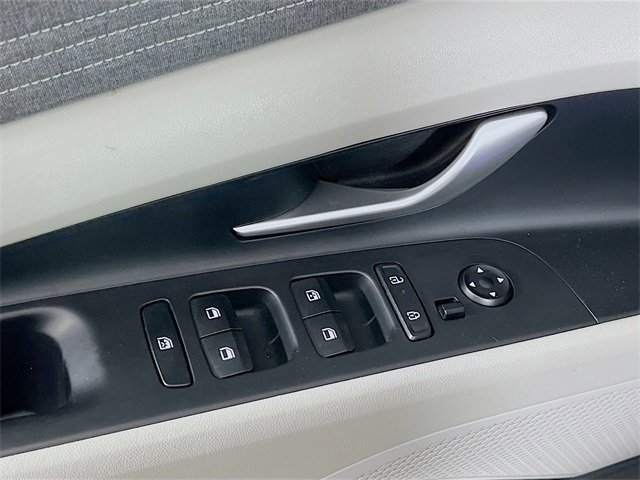 Used 2024 Hyundai Elantra Limited image 9
