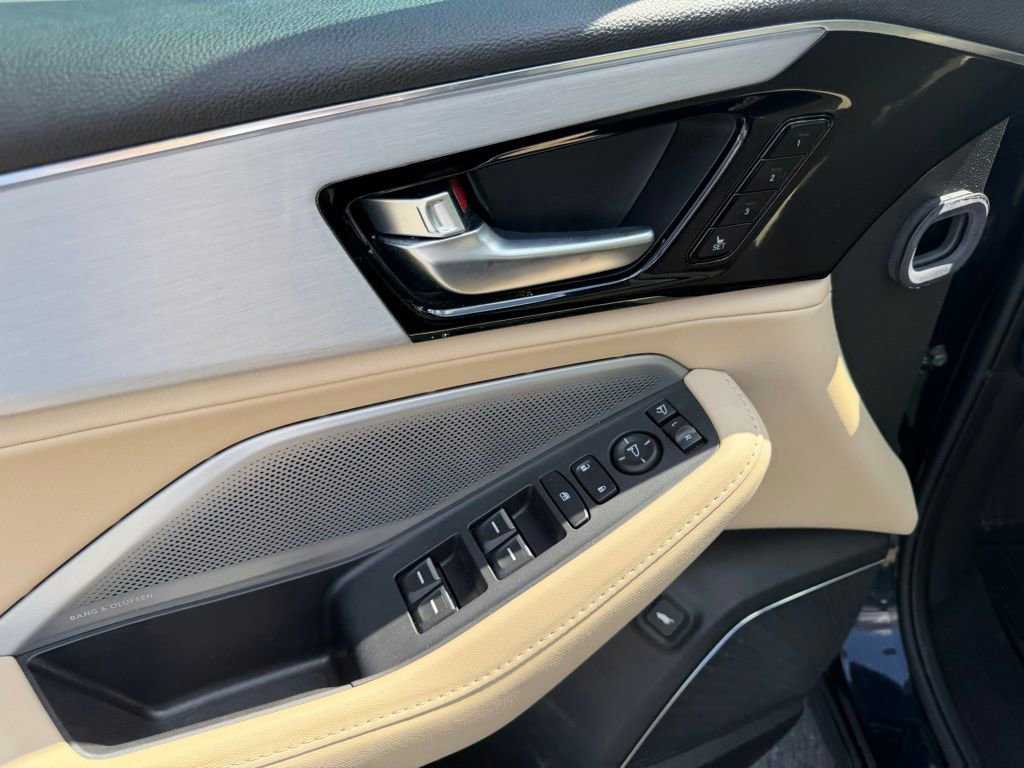 Used 2025 Acura MDX SH-AWD w/ Technology Package image 14