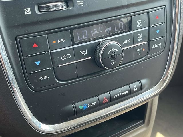 Used 2014 Chrysler Town & Country Touring FWD image 31