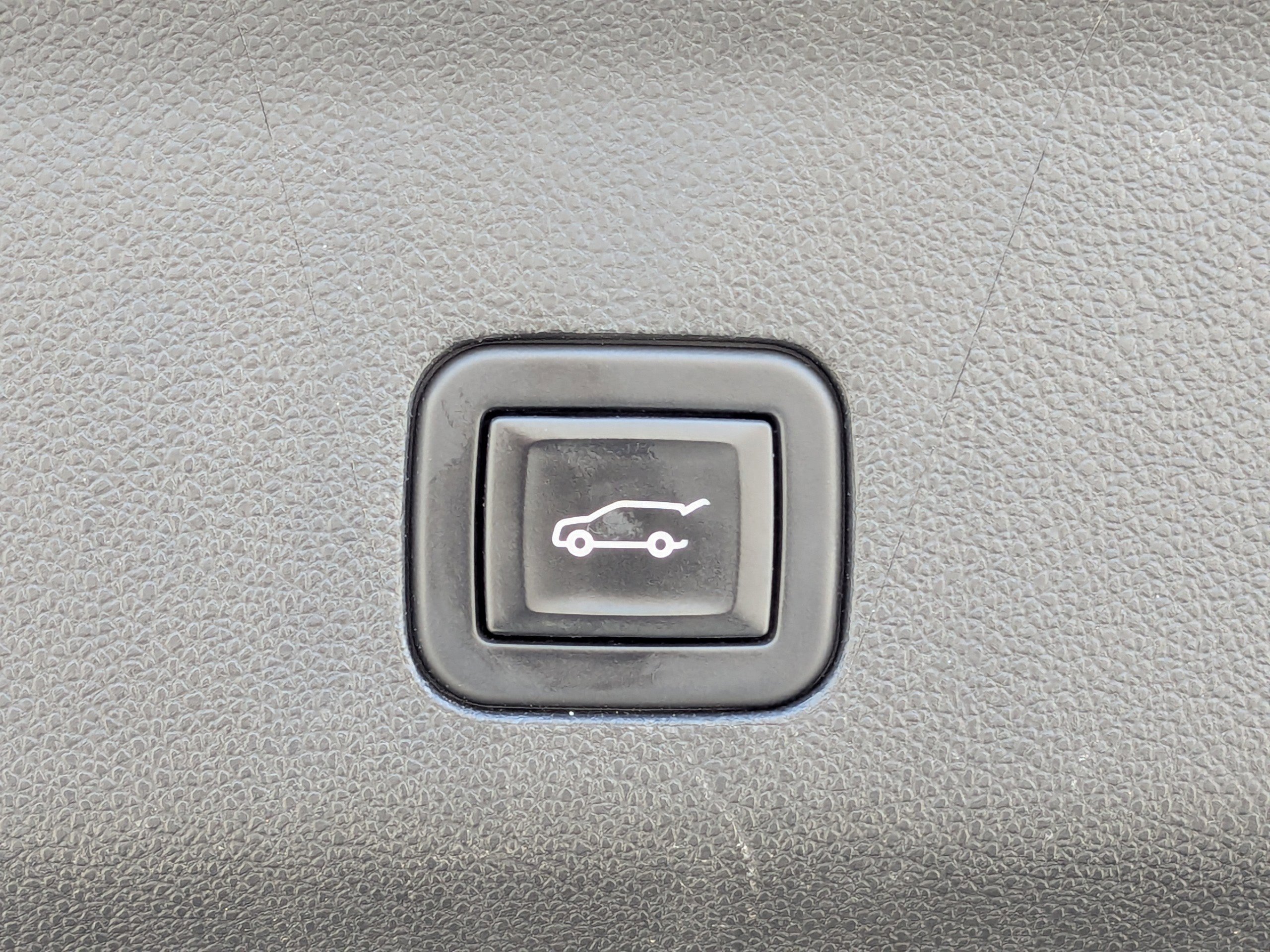 Used 2023 Chevrolet Suburban Premier image 13