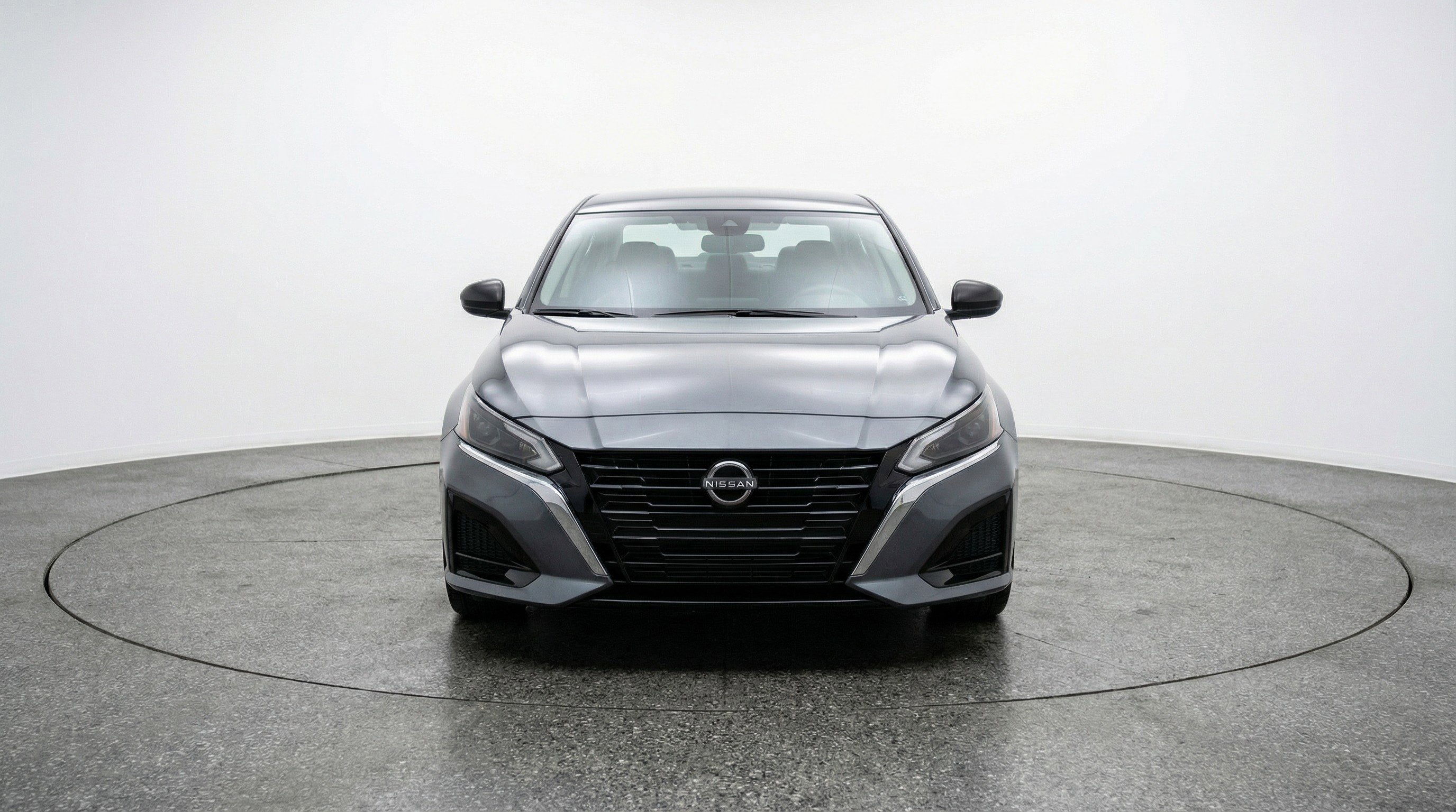 Used 2025 Nissan Altima 2.5 SV FWD image 2
