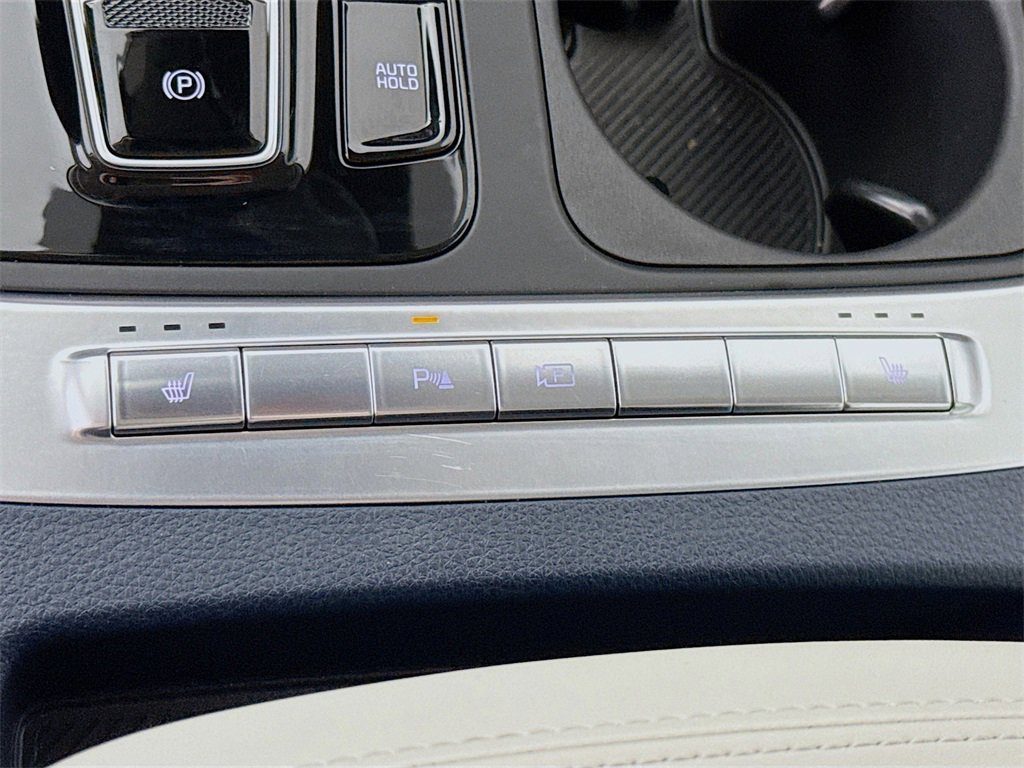 Used 2026 Kia Carnival EX image 12