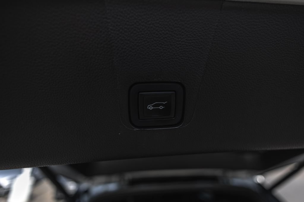 Used 2022 Chevrolet Traverse LT AWD/4WD image 35