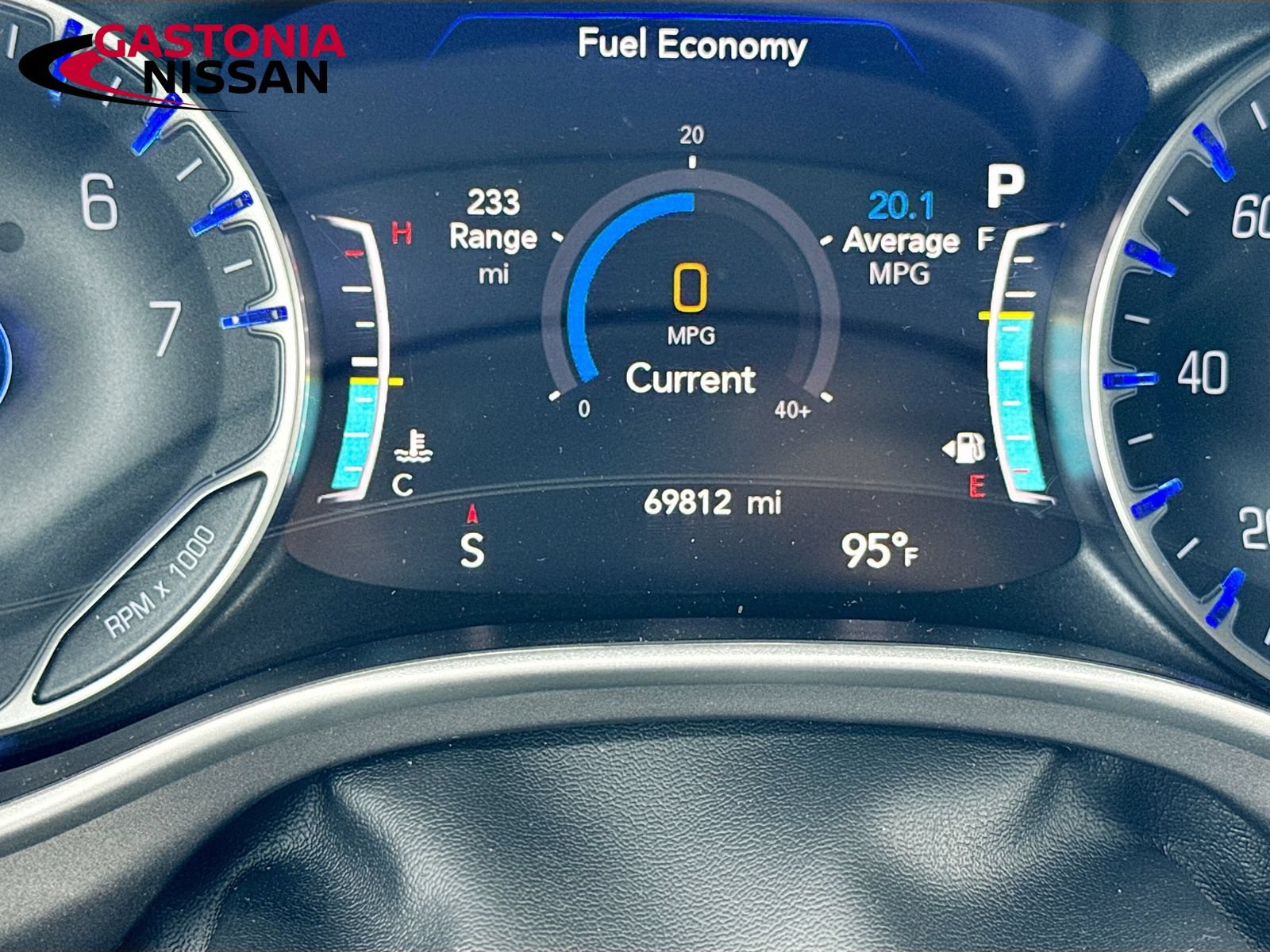 Used 2023 Chrysler Pacifica Touring-L FWD image 15