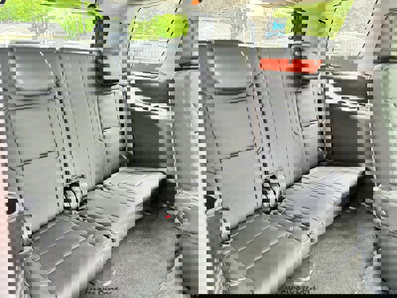 Used 2018 Chevrolet Tahoe Premier AWD/4WD image 35