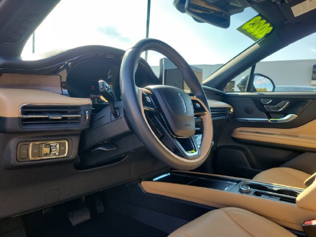 Used 2023 Lincoln Corsair Reserve AWD/4WD image 6