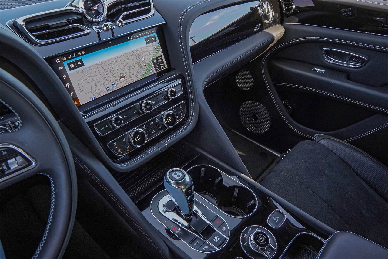 Used 2023 Bentley Bentayga image 27