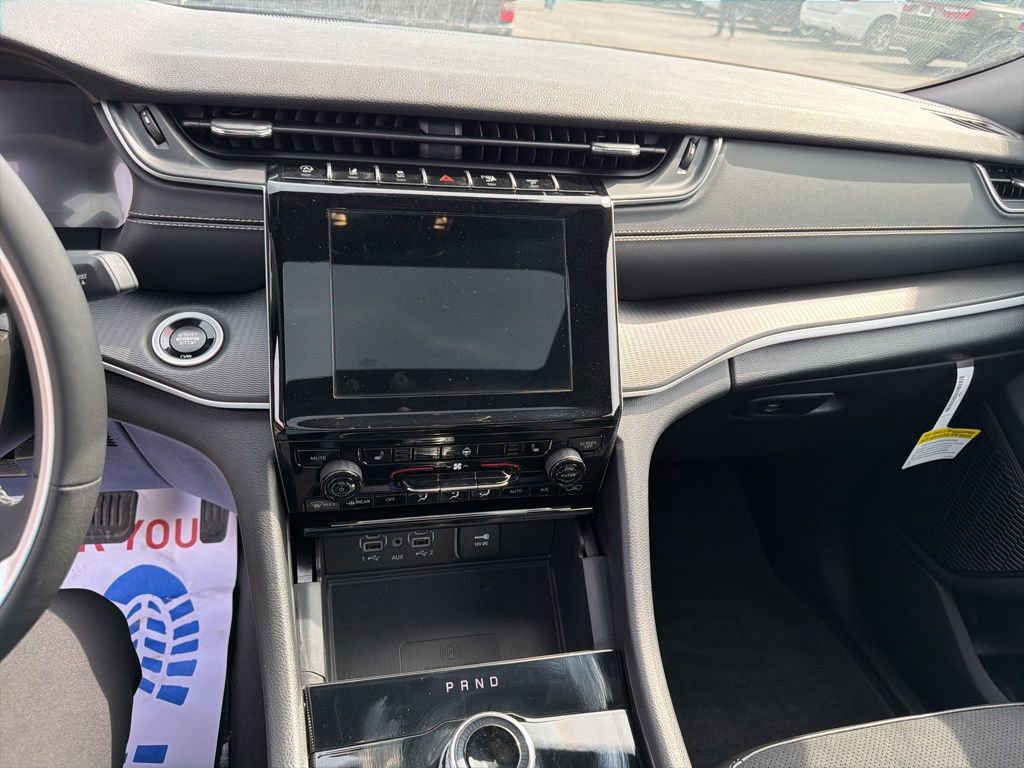 Certified 2024 Jeep Grand Cherokee L Altitude image 9