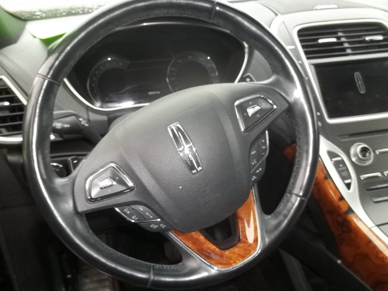 Used 2016 Lincoln MKX Reserve w/ Equipment Group 102A AWD/4WD image 6