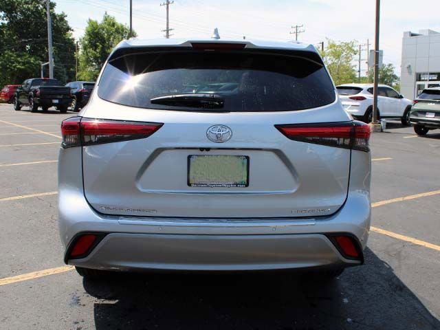 Used 2023 Toyota Highlander Platinum FWD image 6