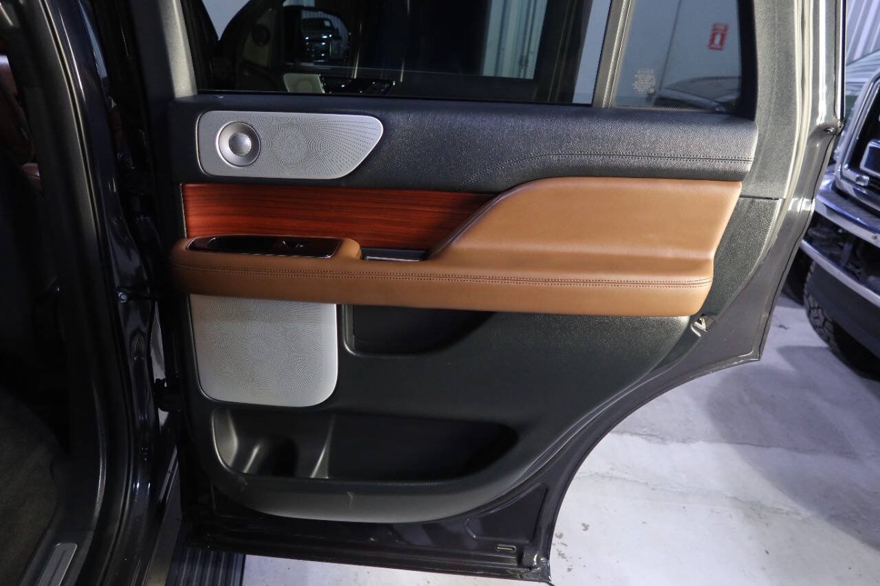 Used 2024 Lincoln Navigator Reserve AWD/4WD image 30