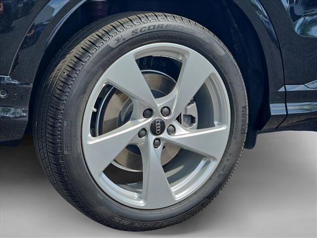 Certified 2025 Audi Q5 Premium AWD/4WD image 30