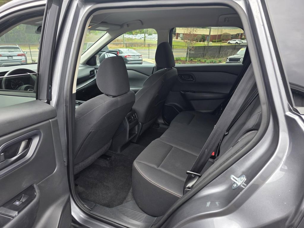 Used 2024 Nissan Rogue S image 24