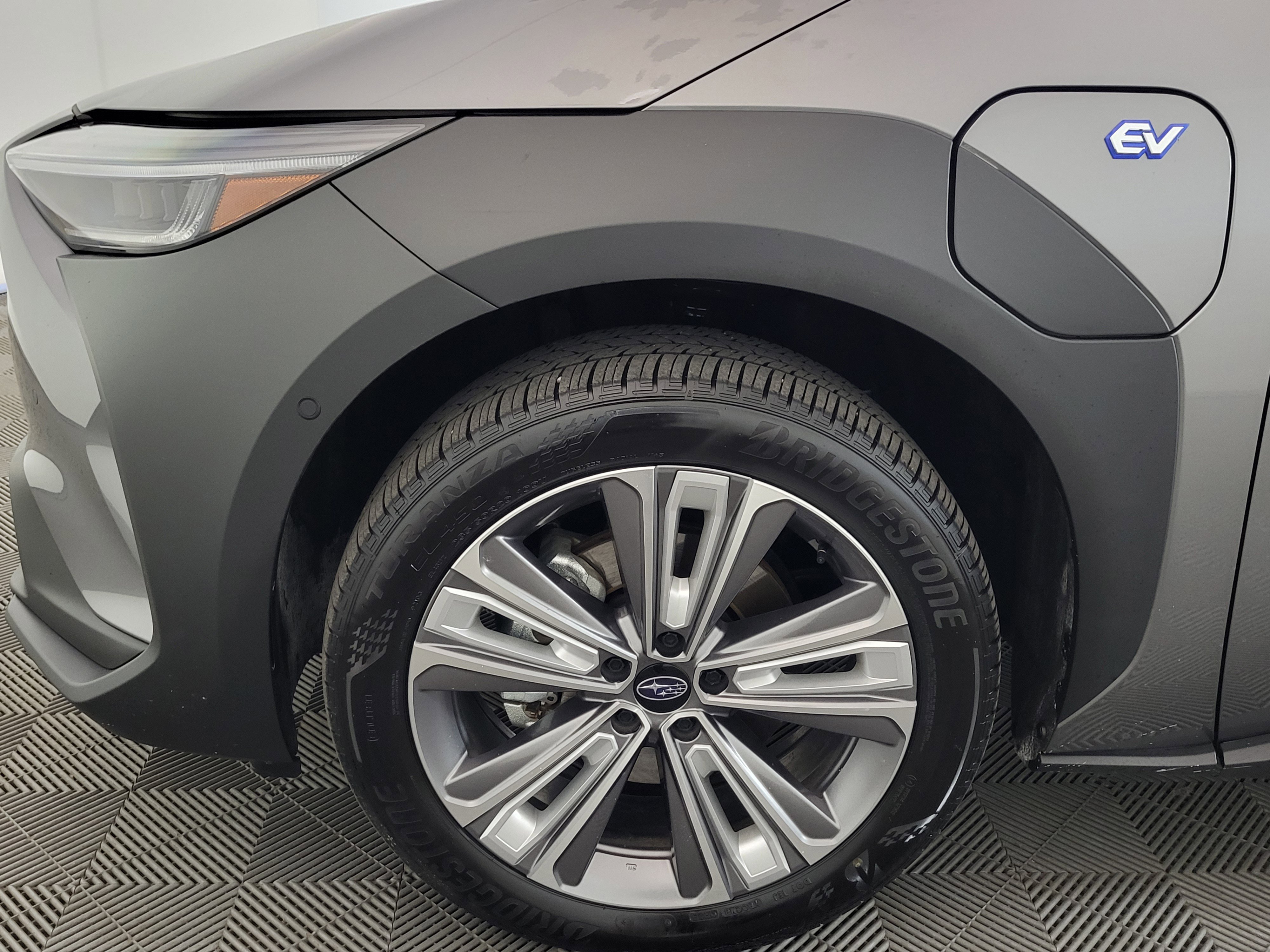 Used 2025 Subaru Solterra Limited image 9