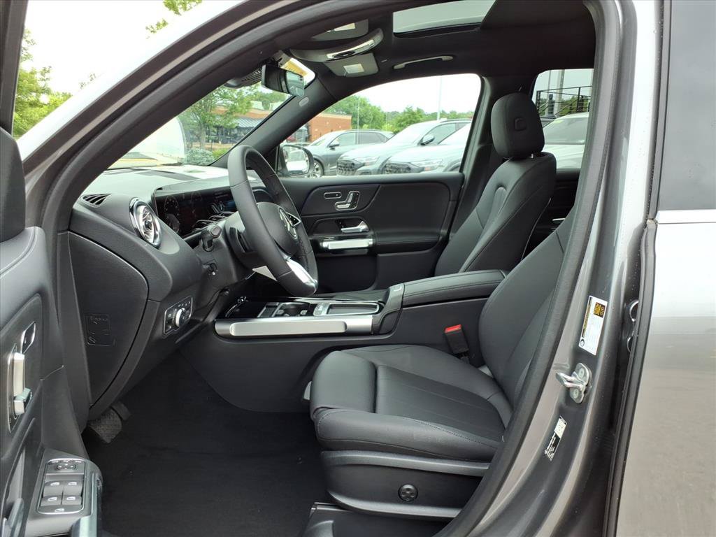Used 2026 Mercedes-Benz GLB 250 4MATIC image 11