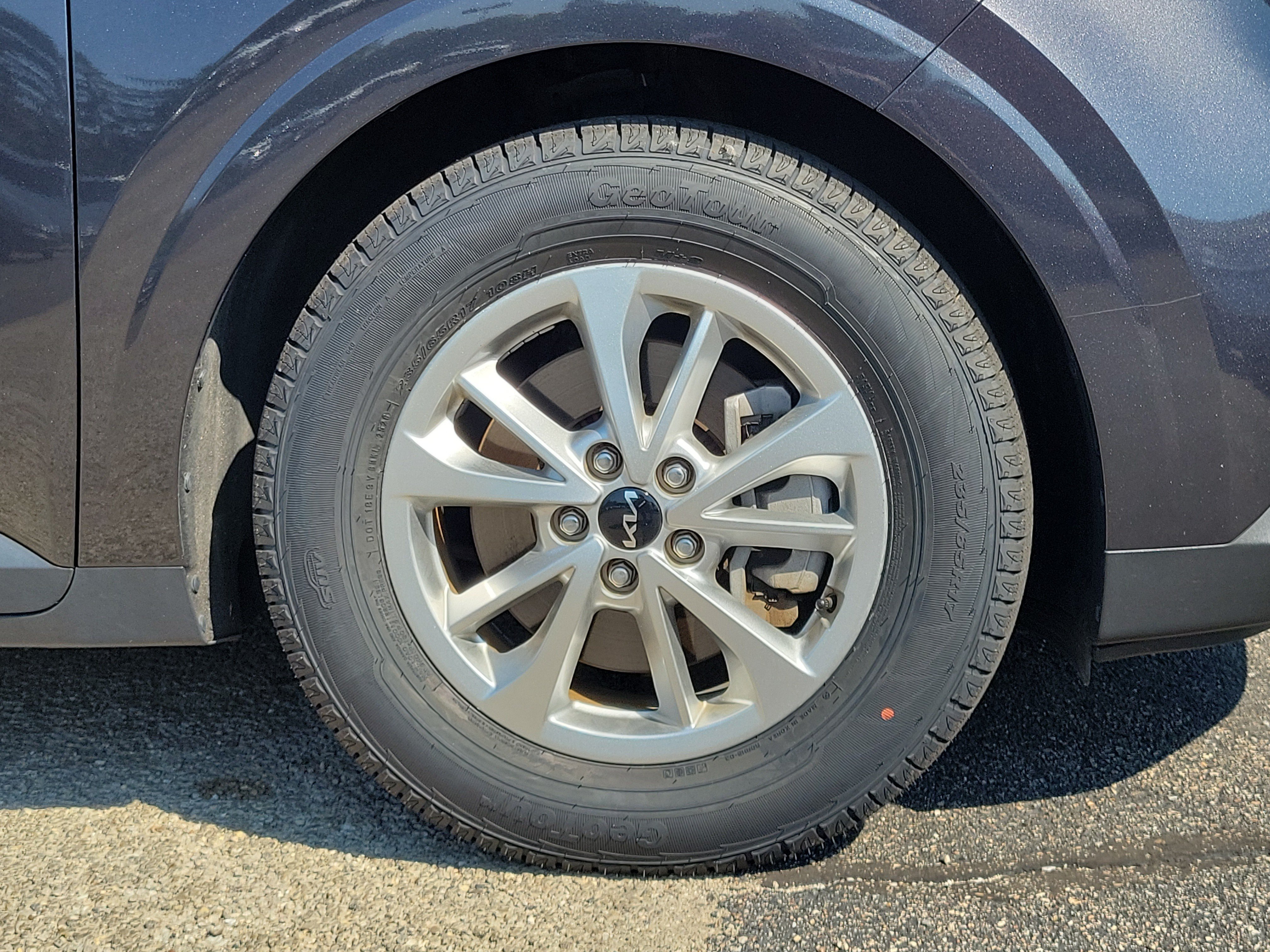 Used 2023 Kia Carnival LX FWD image 5