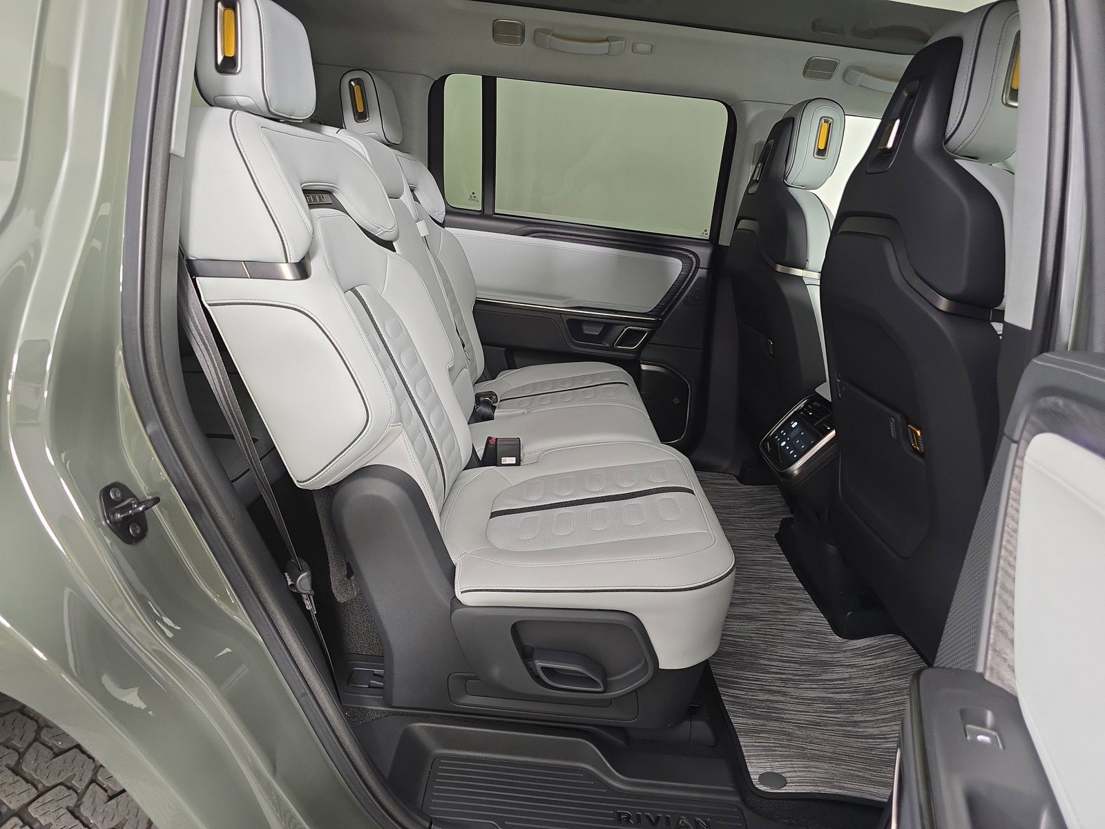 Used 2023 Rivian R1S Launch Edition image 23