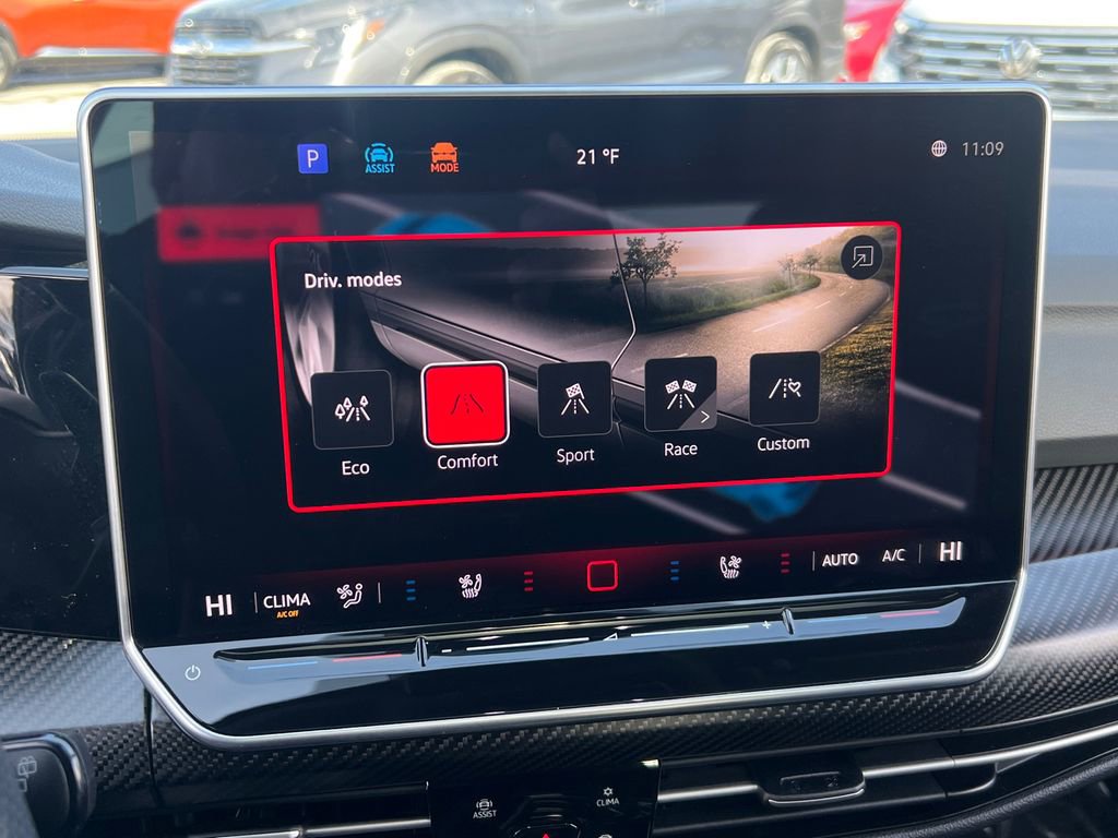 Used 2025 Volkswagen Golf R 2.0T image 25