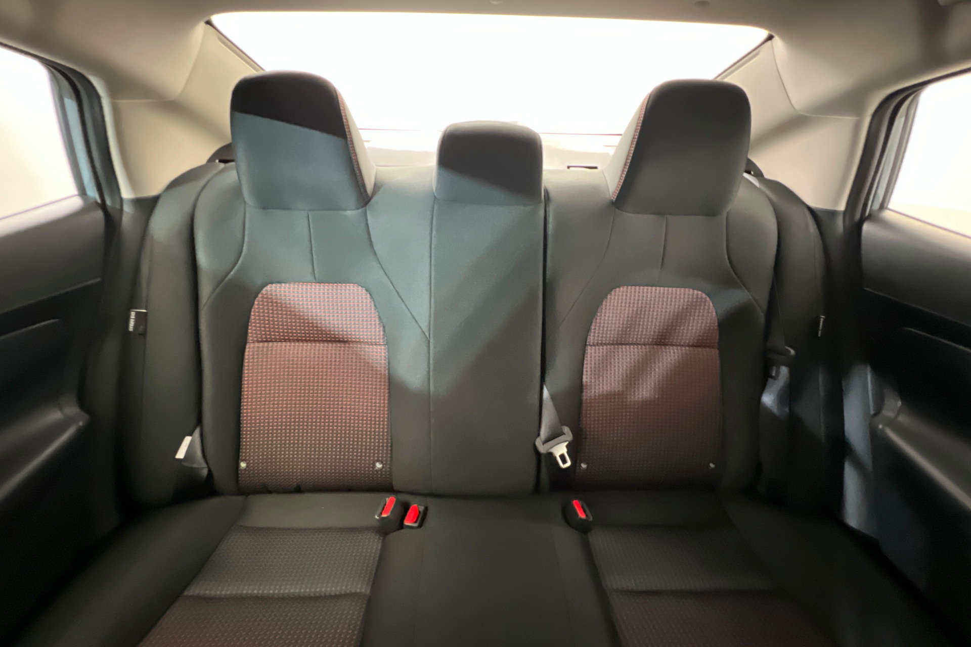 New 2027 Nissan Sentra SR w/ Floor Mat Package FWD image 24