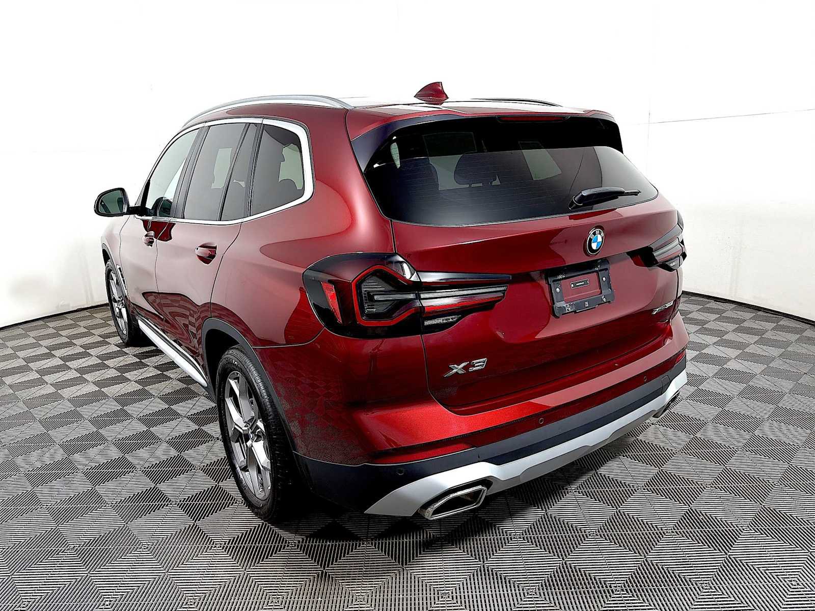 Used 2024 BMW X3 xDrive30i w/ Convenience Package AWD/4WD image 5