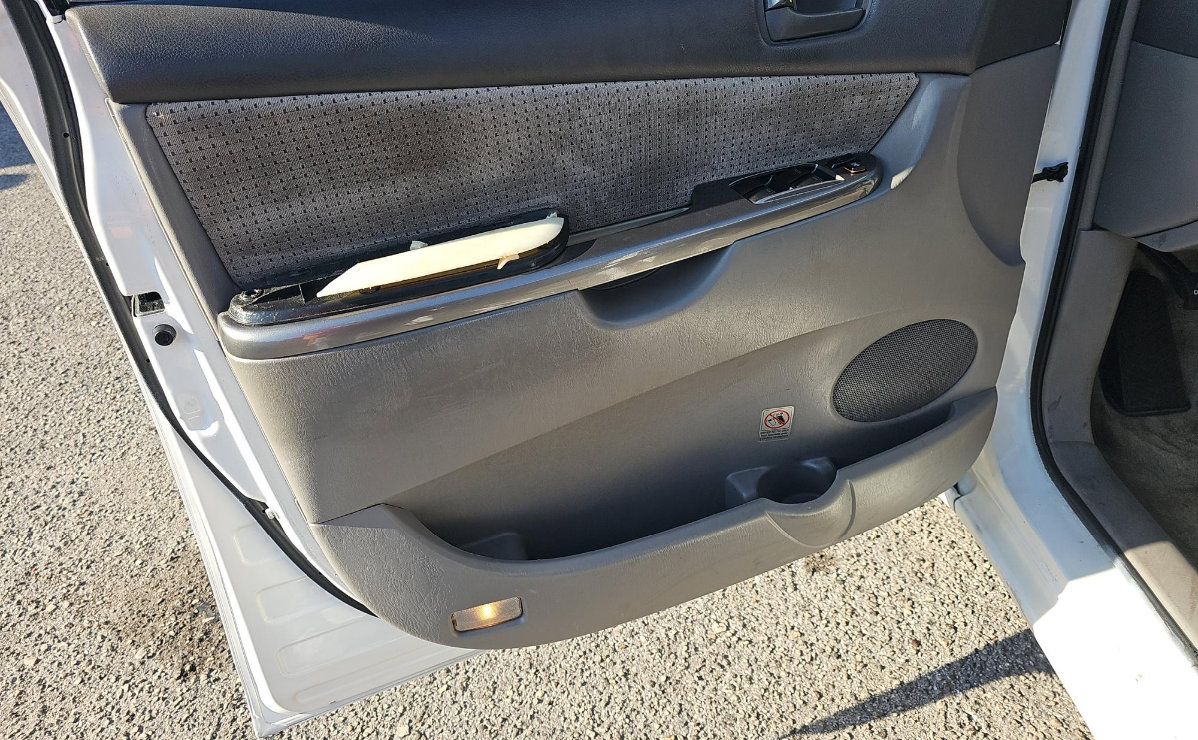 Used 2010 Toyota Sienna CE FWD image 9