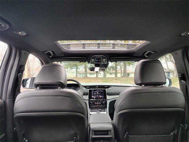 New 2025 Jeep Grand Cherokee Altitude w/ Trailer Tow Package image 31