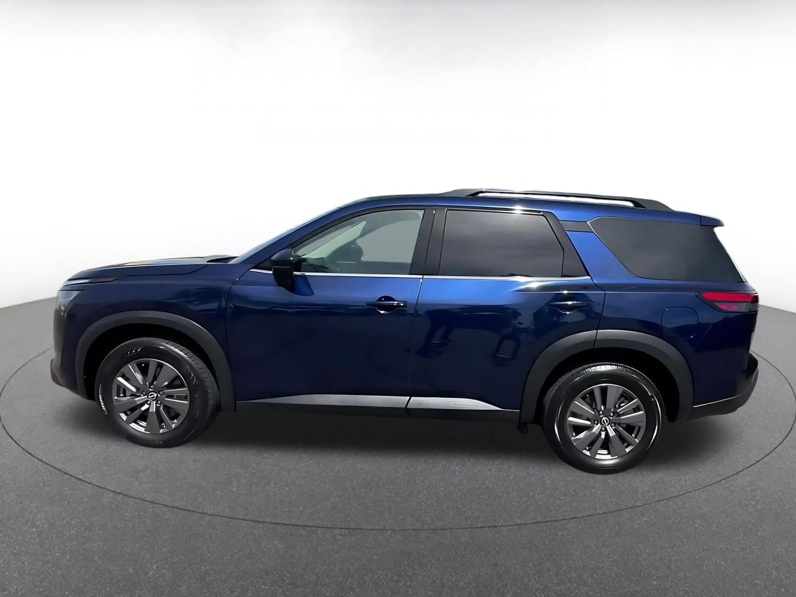 Used 2025 Nissan Pathfinder SV AWD/4WD image 9
