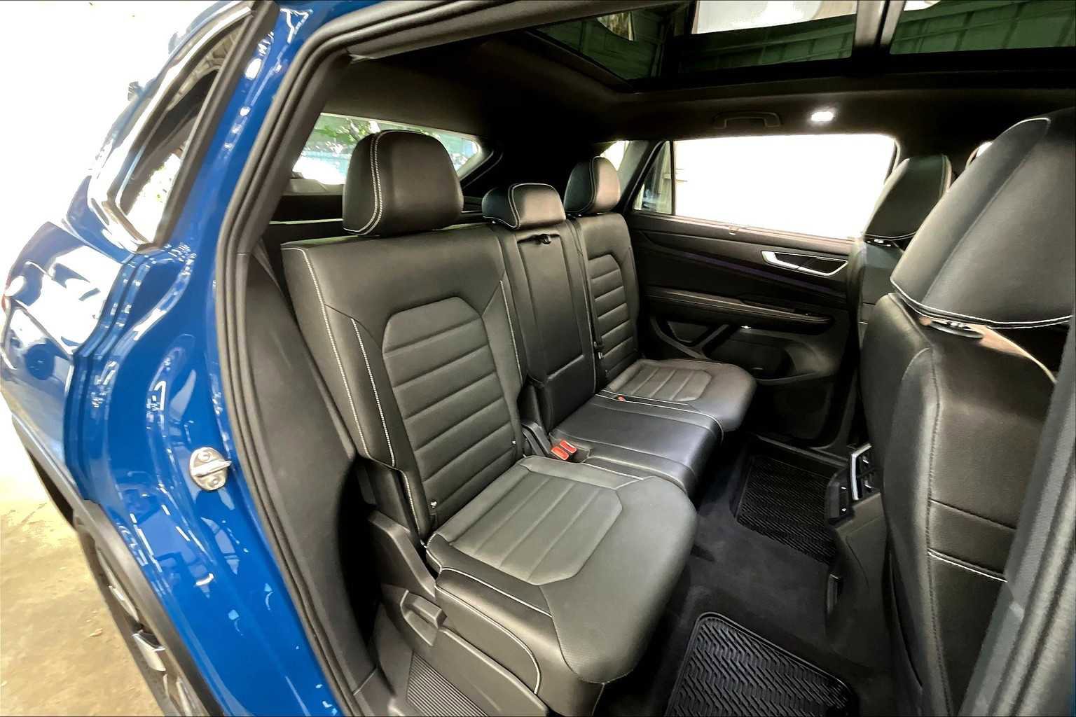 Used 2025 Volkswagen Atlas Cross Sport SEL image 30