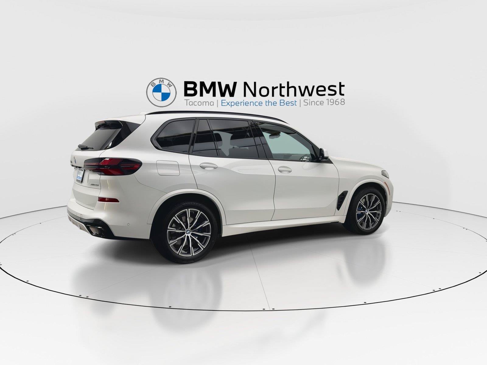 Used 2024 BMW X5 xDrive40i w/ Executive Package AWD/4WD image 4