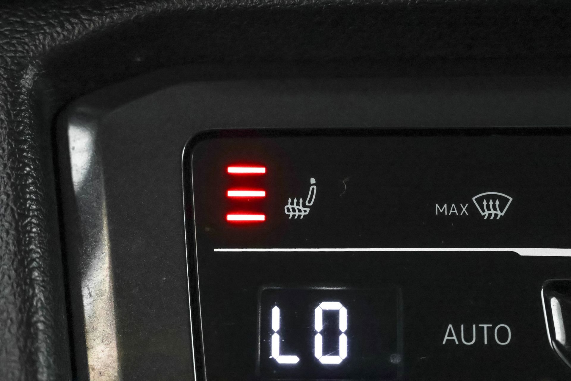 Used 2022 Volkswagen Tiguan SE image 10