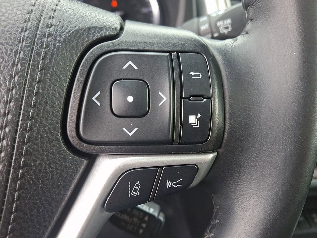 Used 2019 Toyota Highlander XLE AWD/4WD image 22