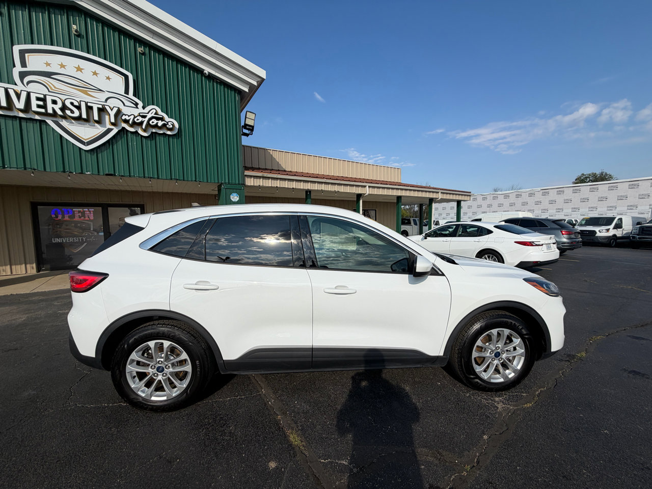Used 2020 Ford Escape SE image 2