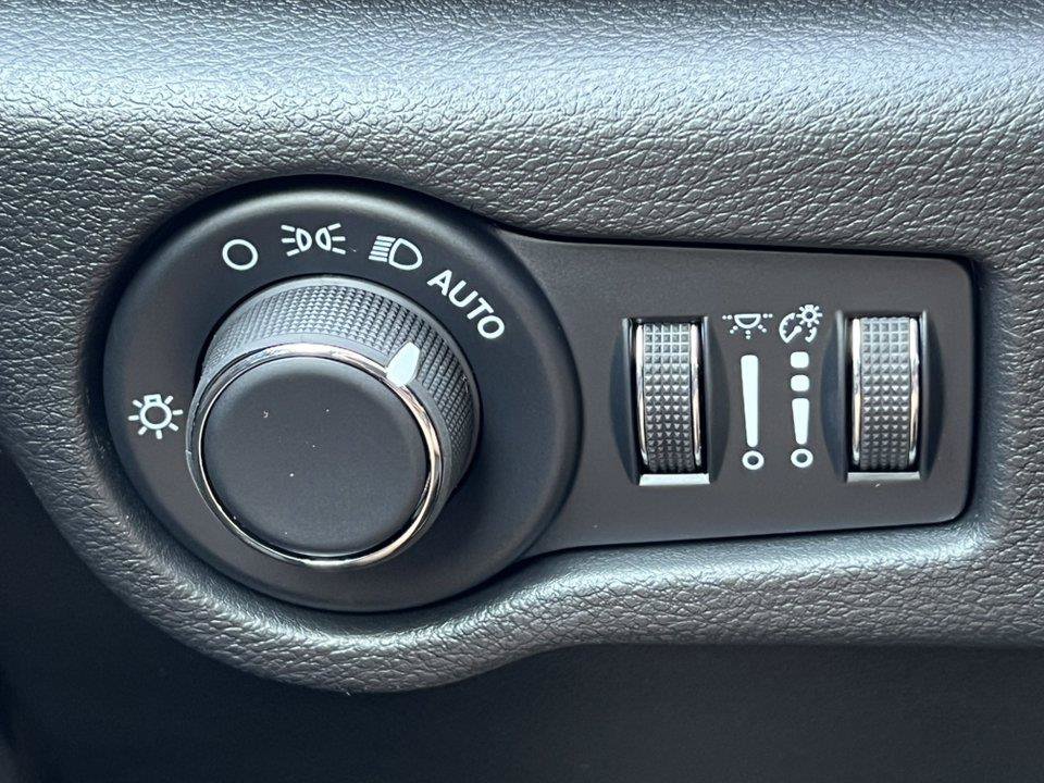 New 2027 Chrysler Pacifica Select AWD/4WD image 19