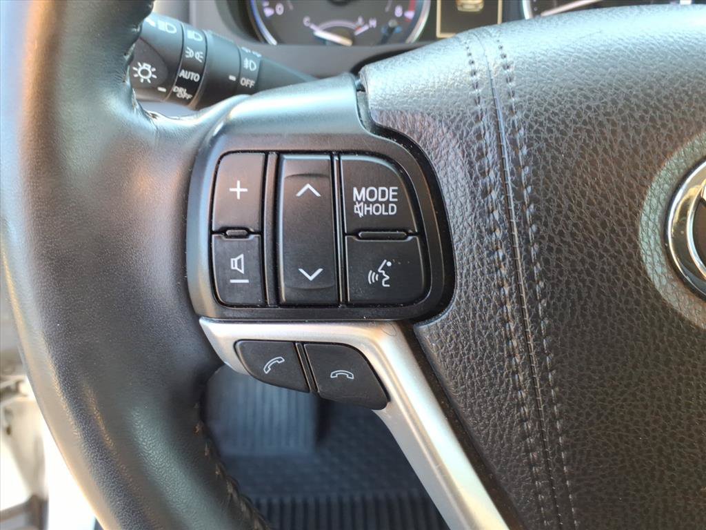 Used 2019 Toyota Highlander XLE AWD/4WD image 30