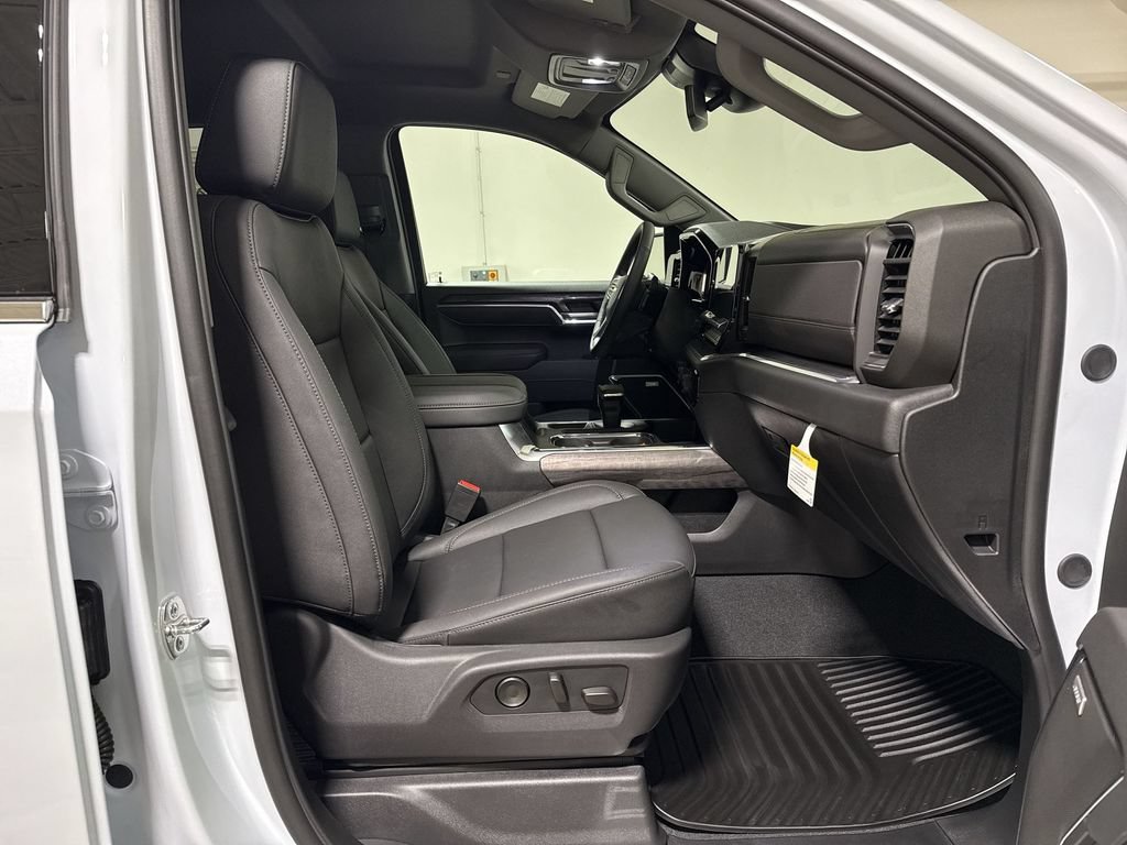 New 2026 Chevrolet Silverado 1500 LTZ w/ Z71 Off-Road Package AWD/4WD image 22