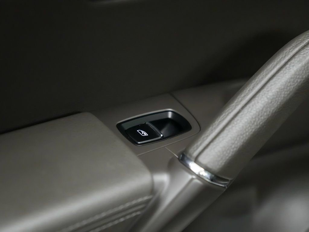 Used 2016 Porsche Cayenne S image 16