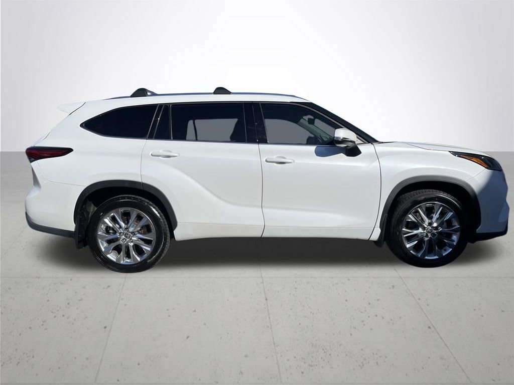 Used 2022 Toyota Highlander Limited image 5