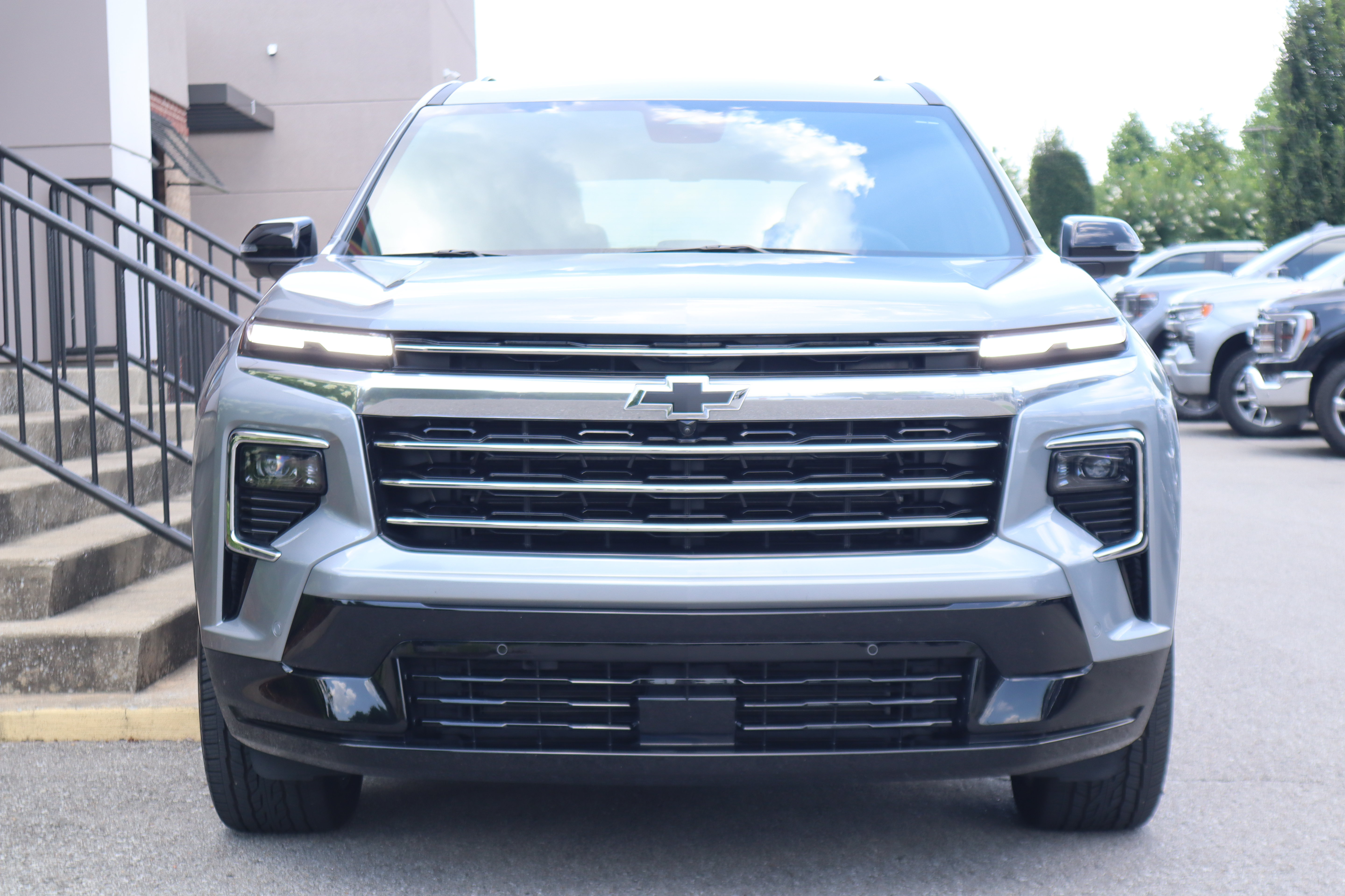 Used 2025 Chevrolet Traverse High Country FWD image 4