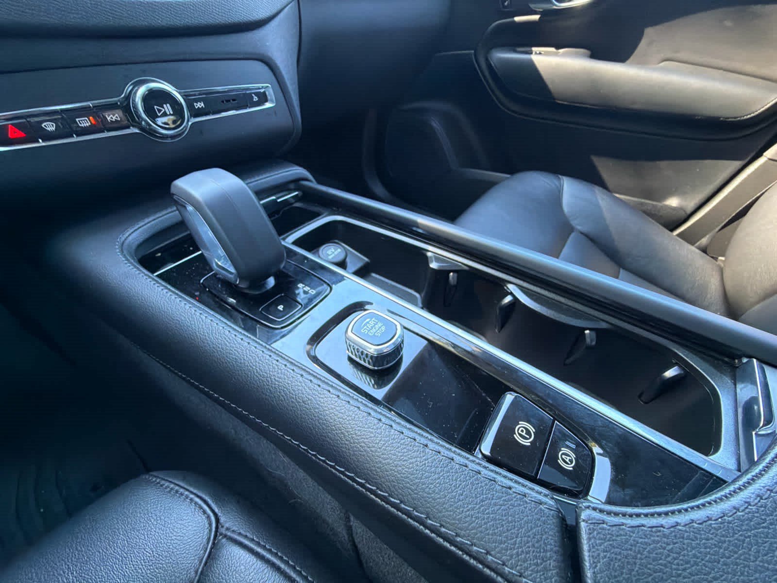 Certified 2023 Volvo XC90 B5 Core AWD/4WD image 30
