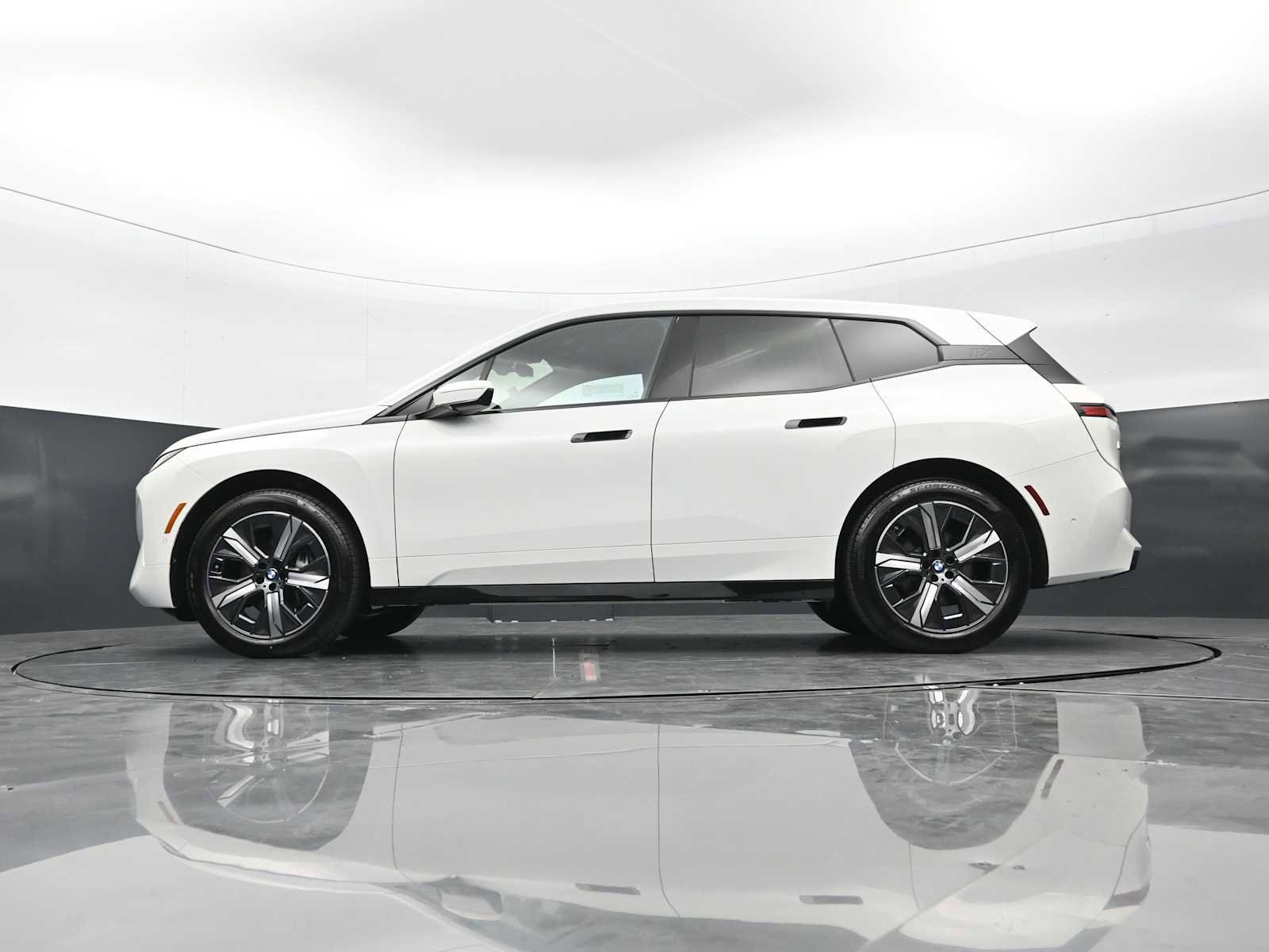 New 2026 BMW iX xDrive60 AWD/4WD image 24
