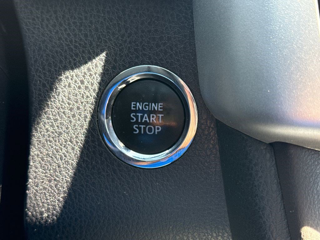 Used 2019 Toyota Highlander XLE image 29